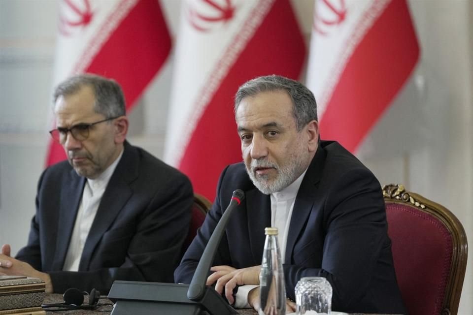 El Ministro de Relaciones Exteriores de Irán dijo que su país aceptaría reanudar conversaciones nucleares con Estados Unidos si hubiera garantías de que no se producirán más ataques contra su país.