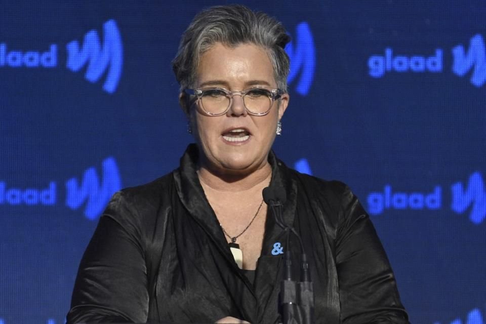 Donald Trump amenazó con quitarle la ciudadanía estadounidense a la actriz Rosie O'Donnell; ella respondió con duras críticas en redes.