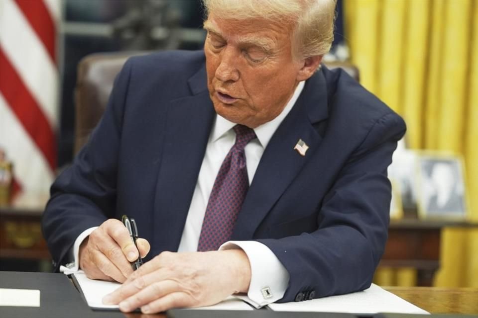 Trump amenazó a México con arancel de 30% a partir del 1 de agosto contra productos que exporte a EU si no 'desafía a cárteles' del narco.