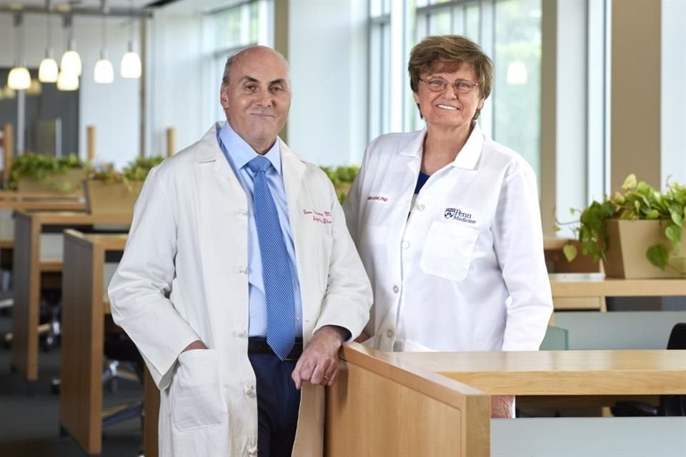 Weisman e Karikó, vincitori del premio Nobel per la medicina nel 2023.