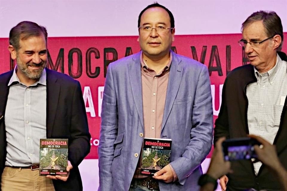 Entre los firmantes del pronunciamiento están Lorenzo Córdova, Ciro Murayama y José Woldenberg.
