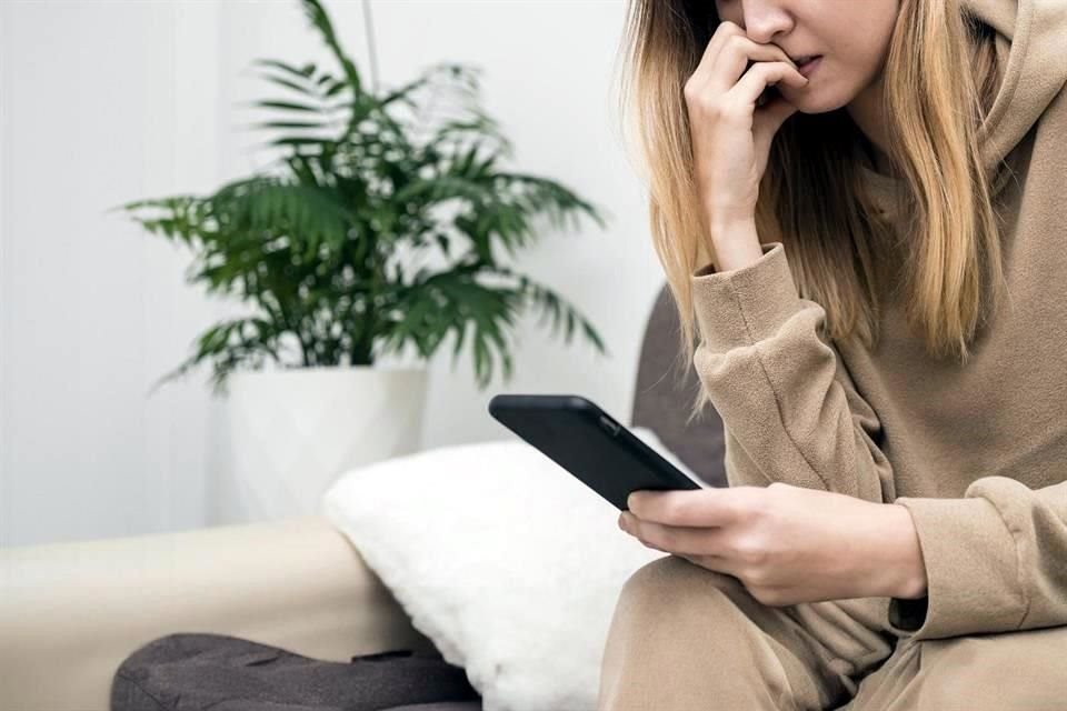 Chatbots han dado respuestas peligrosas sobre salud mental, lo que deja ver los riesgos de su uso sin regulación ni supervisión profesional adecuada.