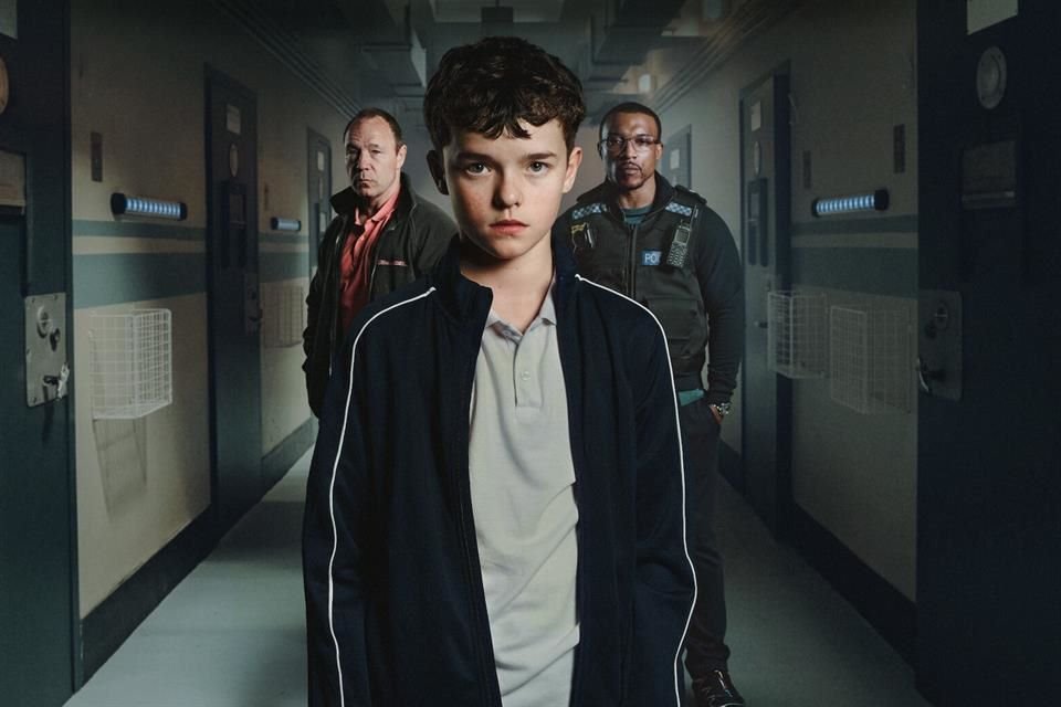 Con cuatro episodios, 'Adolescencia' cautivó audiencias globalmente no sólo por su temática, sino por haber sido filmada en toma continua, sin cortes de cámara.