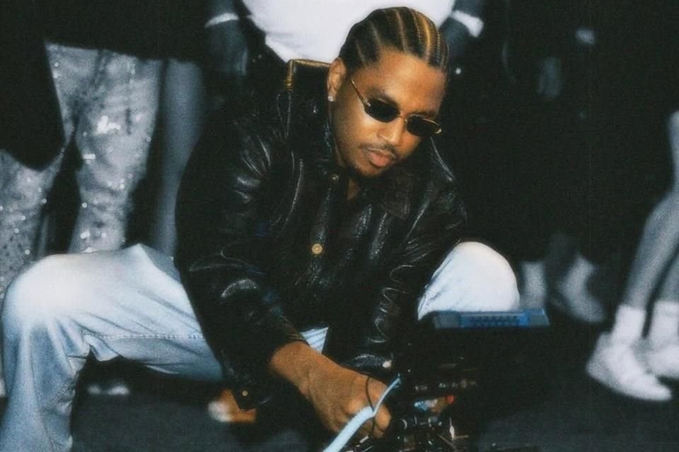 Informes aseguran que una pelea interna comenzó a gestarse, supuestamente porque el cantante estaba molesto porque los fans le pidieran fotos y le tomaran videos.