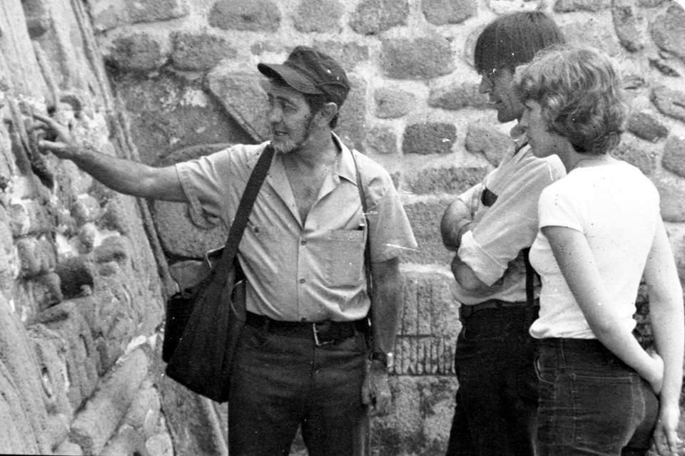 Angulo fue fundador del Centro INAH Morelos-Guerrero y del Museo Regional Cuauhnáhuac, hoy Museo Regional de los Pueblos de Morelos.