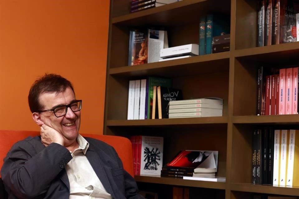 'Yo perdí la fe religiosa e intenté sustituirla por mi nueva religión, que es la literatura', dijo Javier Cercas durante la presentación. 