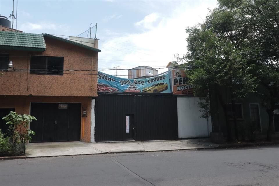 En la Avenida José Tomás Cuéllar esquina con Calle José Antonio Torres, Colonia Vista Alegre, está la lavandería.
