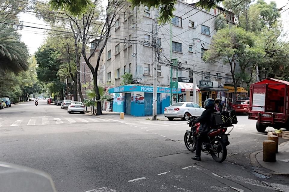 En la Avenida José Tomás Cuéllar esquina con Calle José Antonio Torres, Colonia Vista Alegre, está la lavandería.