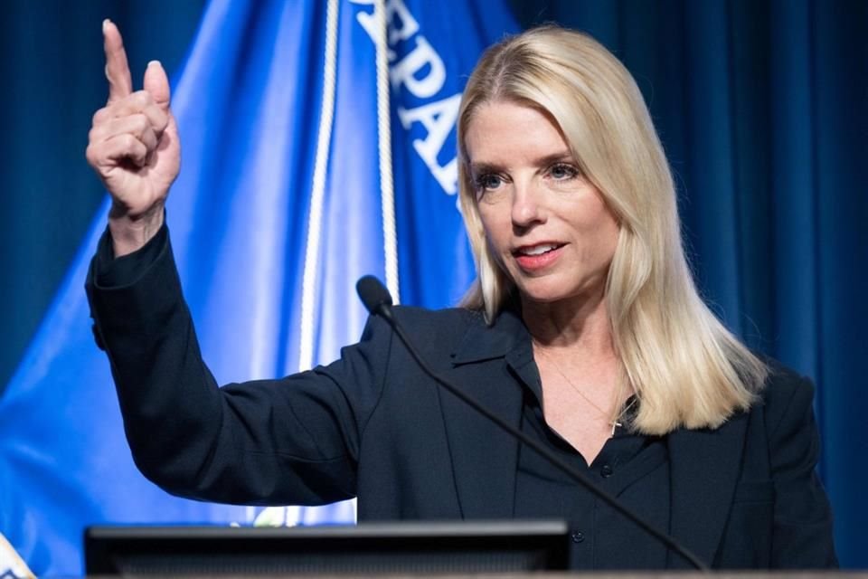 La Fiscal General Pam Bondi durante una conferencia de prense en Arlington, Virginia, el 15 de julio del 2025.