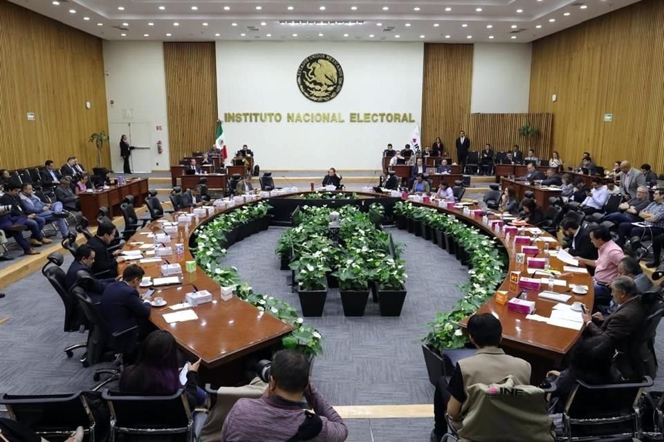 El Consejo General del INE perfila multar a 121 candidatos al Poder Judicial que aparecieron en acordeones y ganaron la elección.