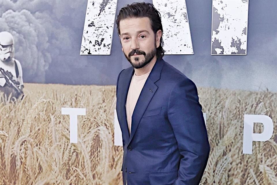 El actor Diego Luna ya afina en el cuarto de edición su próximo largometraje tras la cámara, 'Ceniza en la Boca'.
