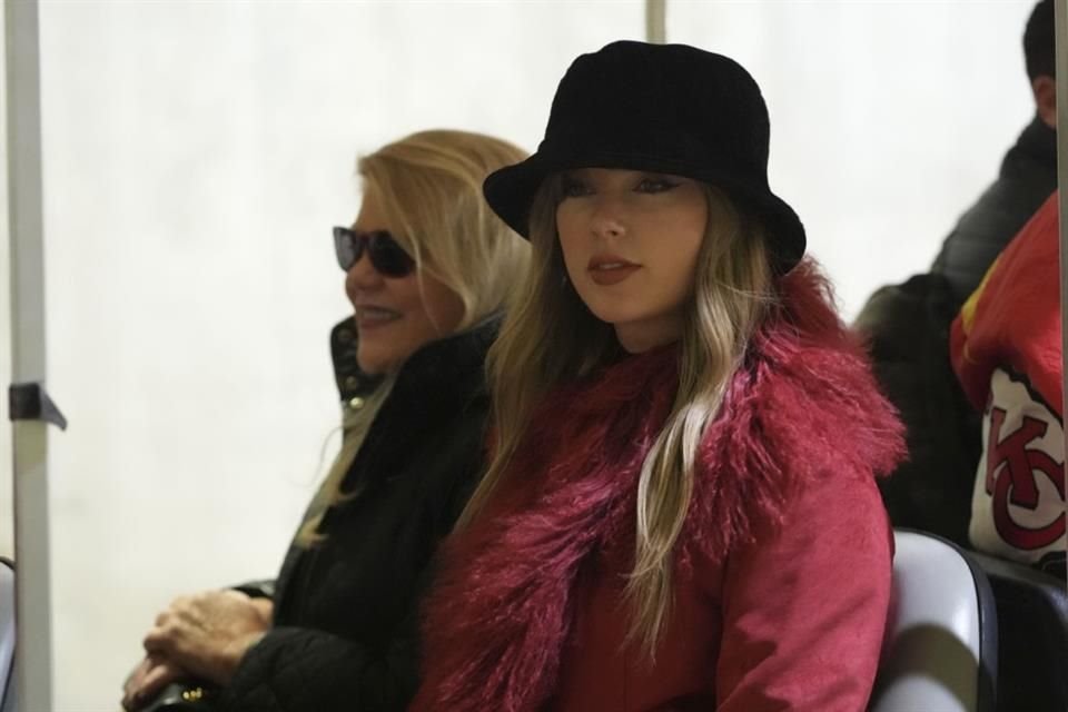 En 2019, Taylor compartió públicamente que tanto su madre como su padre habían sido diagnosticados con cáncer.