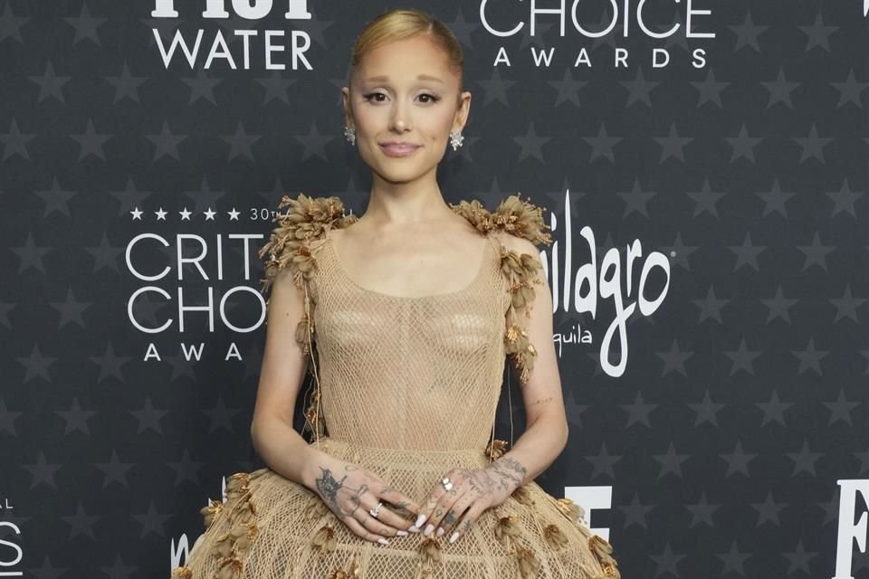 Ariana Grande niega retiro y anuncia gira para 2026