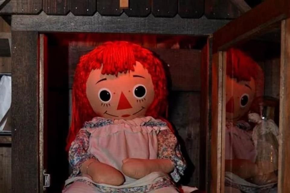 Un investigador paranormal que estaba de gira por EU con la muñeca embrujada Annabelle real, murió de forma misteriosa y repentina.