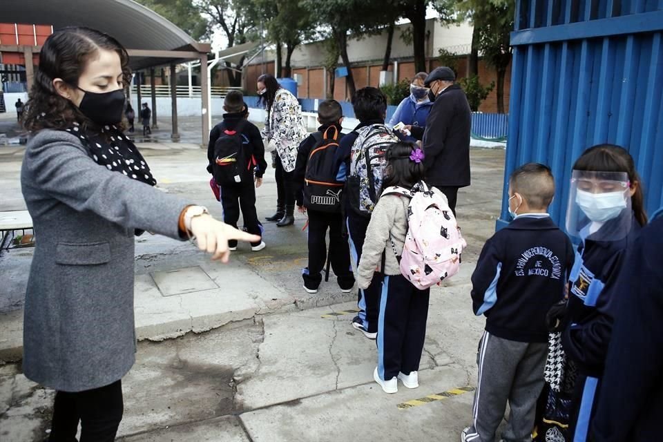 Sheinbaum dijo que al término de año se evaluará la cantidad de alumnos inscritos en las escuelas. 