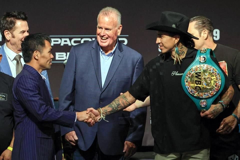 Pese a sus 46 años y tras 4 sin actividad, Pacquiao regresa a los encordados para tratar de arrebatarle el cetro Welter del CMB a Barrios.