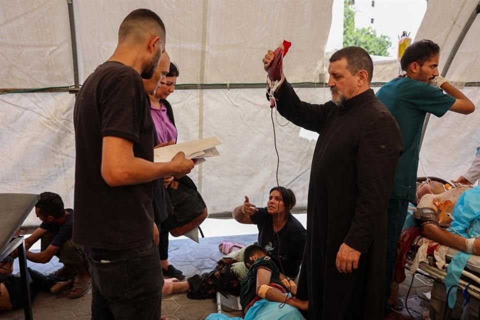 Un proyectil israelí impactó en el recinto de la única iglesia católica de Gaza, dejando dos personas muertas y decenas de más heridas.