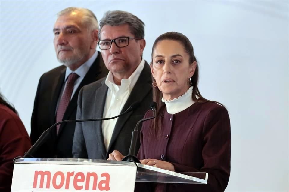 La Presidenta Claudia Sheinbaum respaldó a Adán Augusto López (al fondo), en imagen de archivo de febrero de 2024, previo al inicio de la campaña presidencial.