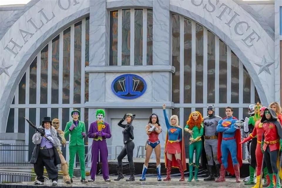 Six Flags ofrece atracciones para todas las edades, desde juegos infantiles hasta desafíos extremos.