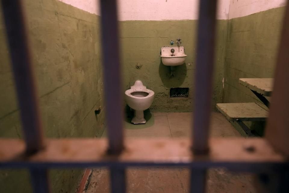 Un mexicano de 15 años fue recluido tres días en el nuevo centro de detención migratoria ede Florida conocido como 'Alcatraz Caimanes'.