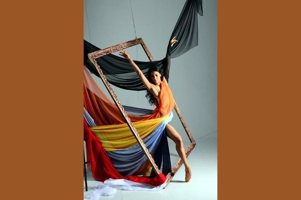 La bailarina Elisa Carrillo ofrecerá una clase masiva de danza en el marco del Festival Danzatlán.