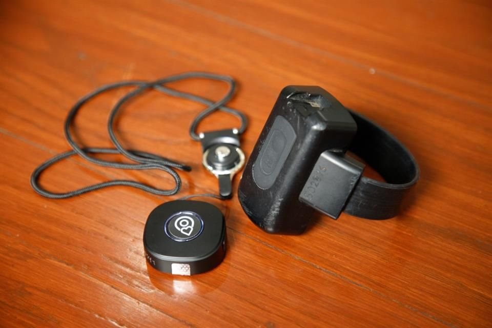 Grilletes del programa DiLo que son entregados a los agresores.