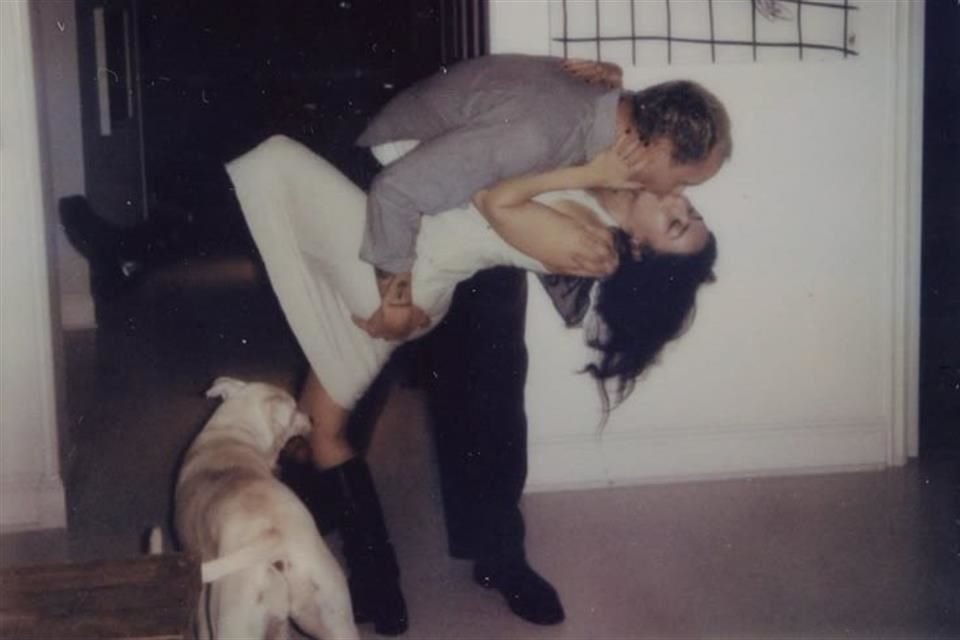 La pareja fue vista por primera vez en marzo de 2022 paseando de la mano por Nueva York, poco antes de la participación de Charli en Saturday Night Live.