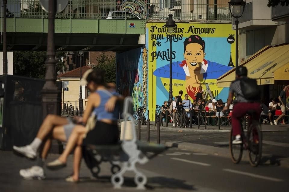 Cincuenta años después de su muerte, Baker ahora contempla un barrio diverso del noreste de París, gracias al artista urbano FKDL y a un festival de arte callejero.