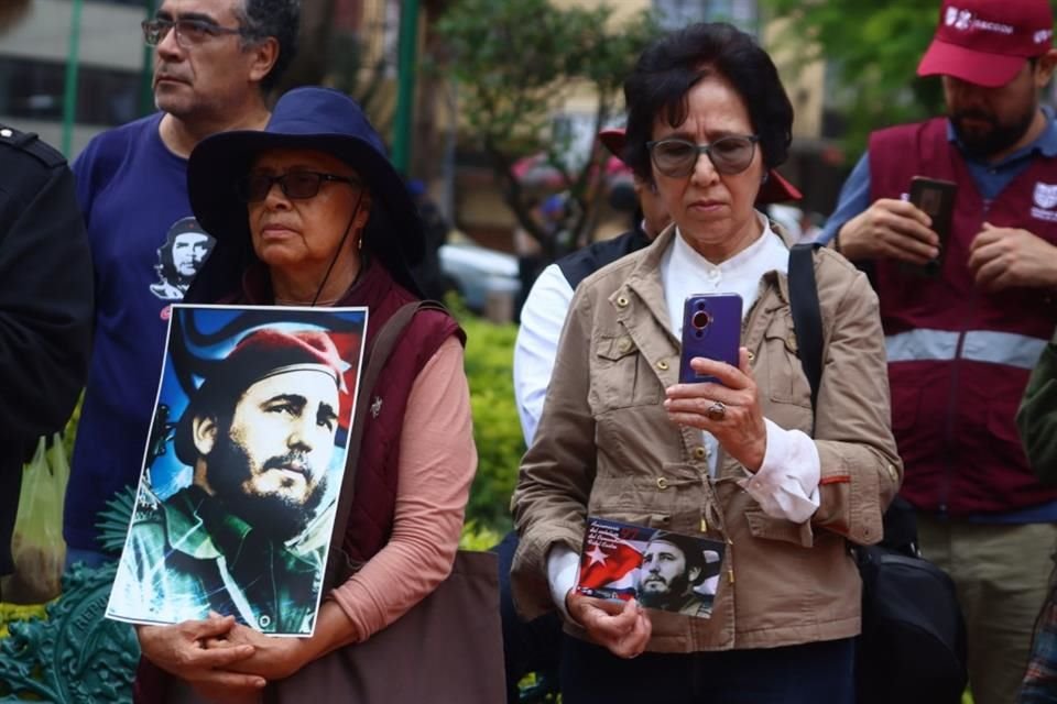 La concentración registró momentos de tensión cuando hubo una discusión entre un asistente y un hombre que pasaba por el lugar y dijo no simpatizar con el motivo del encuentro.