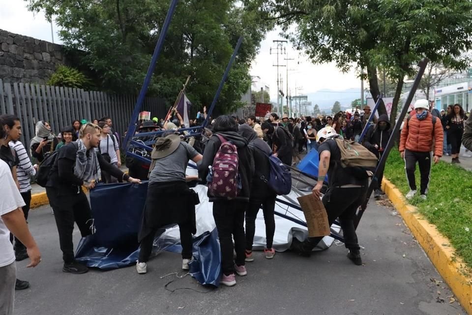 El llamado 'bloque negro' realizó destrozos en Ciudad Universitaria.
