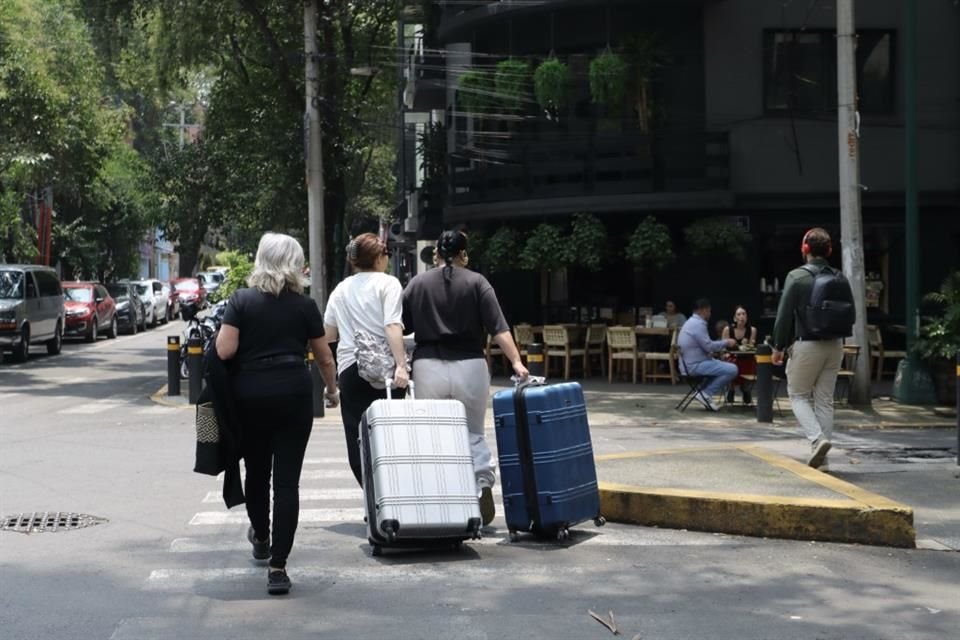 Vecinos reprochan que la oferta turística en la Roma se basa en espacios que violaron los usos de suelo.