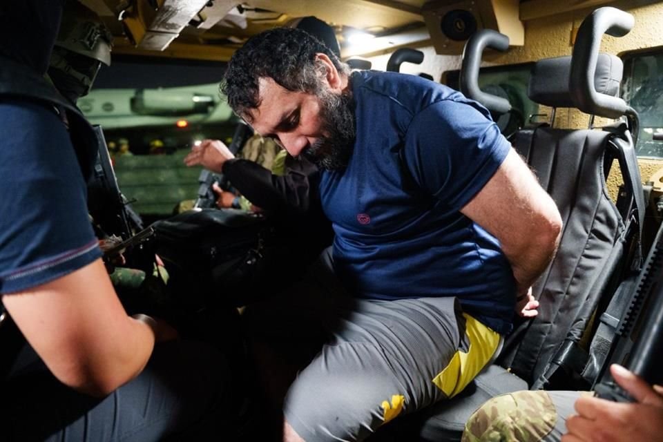 Adolfo 'Fito' Macías durante su traslado al Centro de Rehabilitación Social La Roca en Guayaquil, Ecuador, el 25 de junio.