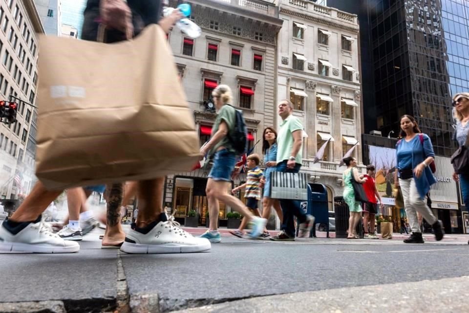 Tras contener el gasto debido a los aranceles, los consumidores están empezando a derrochar de nuevo.