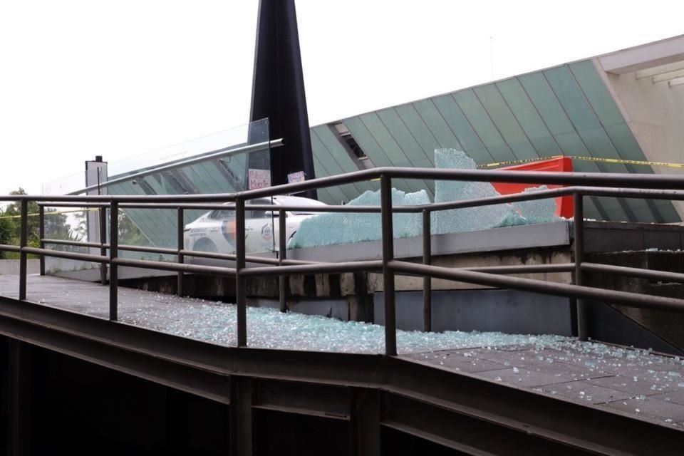 Los actos vandálicos fueron cometidos por un grupo de encapuchados que se desprendió de la marcha contra la gentrificación, el domingo pasado.