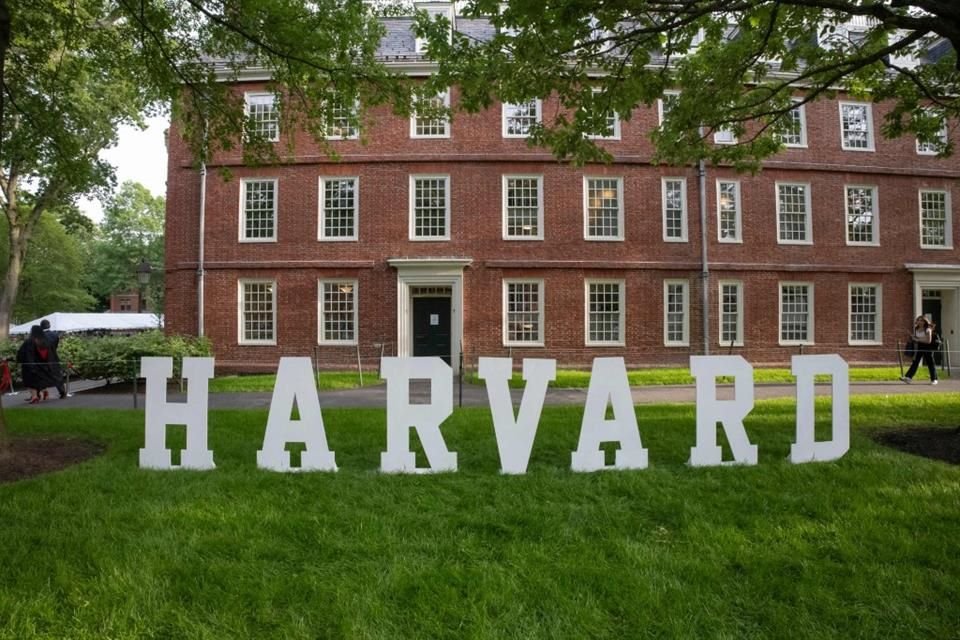 El Gobierno de Trump abrió una investigación sobre cumplimiento de Harvard con un programa de visas, su último ataque contra la universidad.