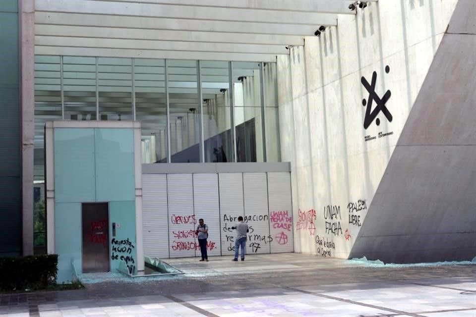 Personal universitario retirará las pintas en la fachada del museo; el objetivo es tratar de rehabilitar el espacio para que retome sus actividades el 30 de julio.