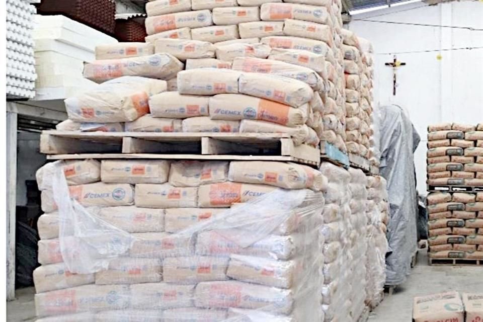 De acuerdo con la investigación,esta agrupación criminal forzaba a consumidores, mediante prácticas abusivas y de extorsión, a adquiri productos en establecimientos específicos