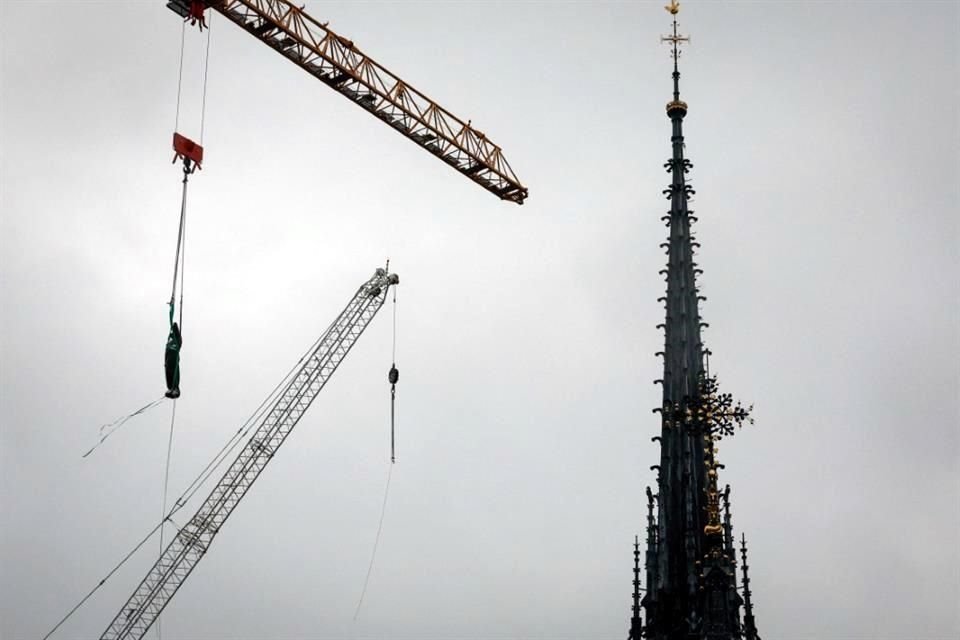 De 3 metros de altura y unos 100 kilos de peso, la pieza fue esculpida por Adolphe Victor Geoffroy Dechaume.