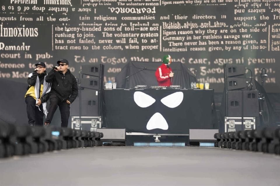 La medida se aplica a cada uno de los tres miembros por una duración de tres años.