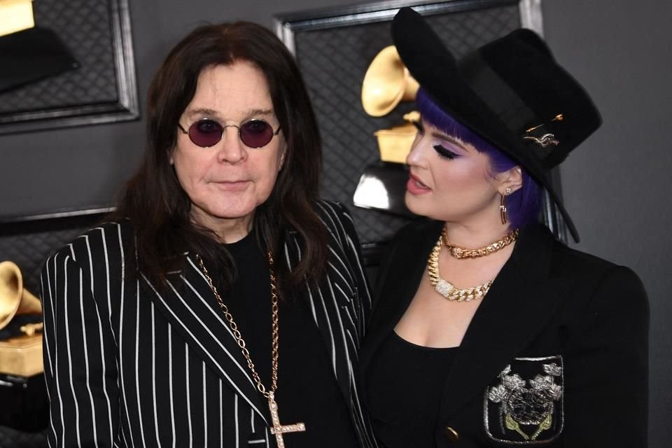 A días de la muerte de su papá Ozzy Osbourne, Kelly compartió un mensaje sobre cómo se siente al saber que no podrá abrazarlo nunca más.