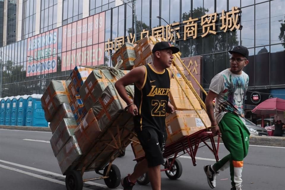 Locatarios del Centro Histórico acusan que que en los últimos años se han registrado desplazamientos ante el crecimiento de bodegas.