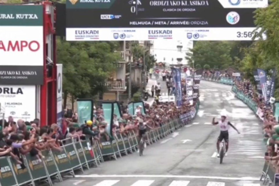 Isaac del Toro è arrivato secondo nell'Ordizia Classic, vinta dal suo compagno di squadra Igor Arrieta; Antonio Morgado, anche lui degli Emirati Arabi Uniti, è arrivato terzo.