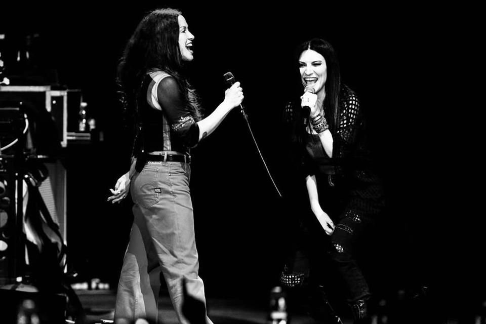 Pausini y Morissette interpretaron juntas el clásico 'Ironic', tema incluido en el álbum Jagged Little Pill de 1996.