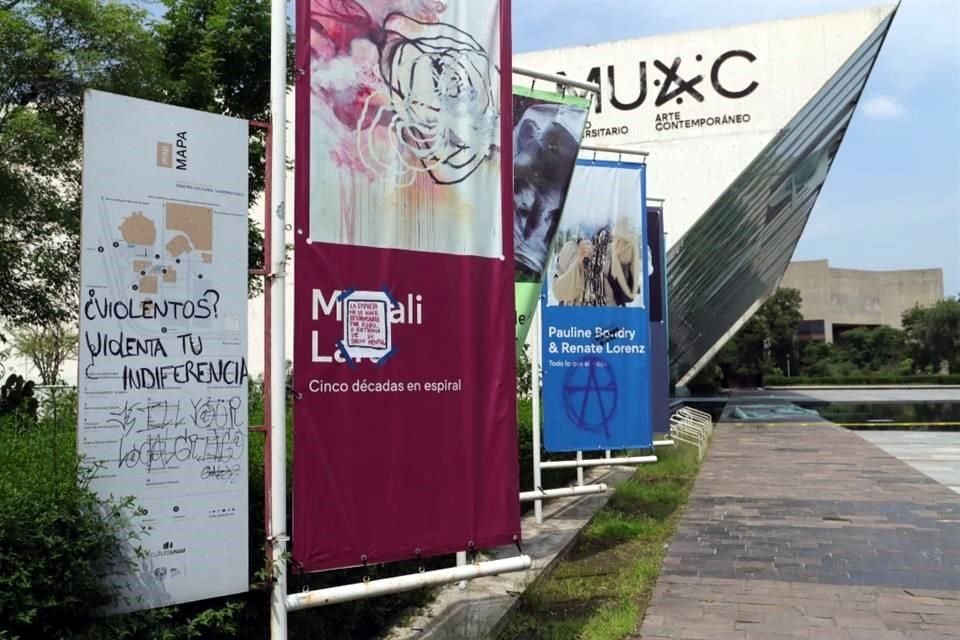 El 20 de julio un grupo de manifestantes encapuchados causó daños al Museo Universitario Arte Contemporáneo (MUAC) y la Librería Julio Torri en el CCU.