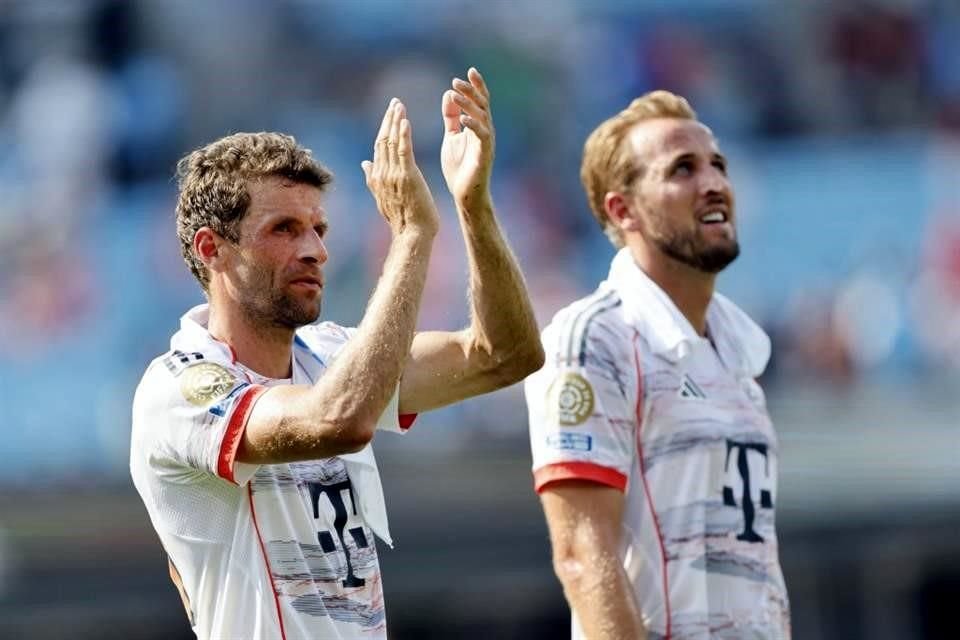 Thomas Müller (izq.) seguirá su carrera en la MLS, aunque no dijo a qué equipo llegará.