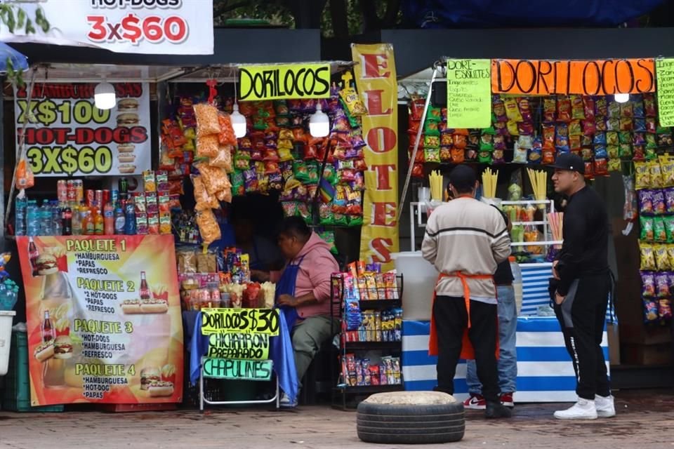 Puestos con productos chatarra como única oferta predominaban en la Ruta de la Milla.