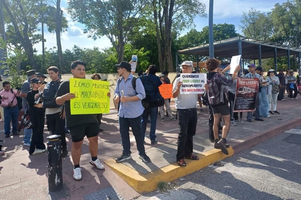 Ciudadanos se manifestaron en el Parque Rojo.