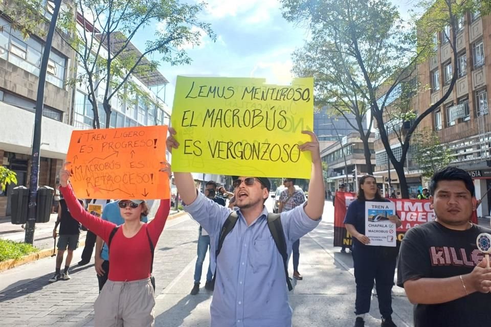 Ciudadanos salieron al Centro de Guadalajara a manifestarse.
