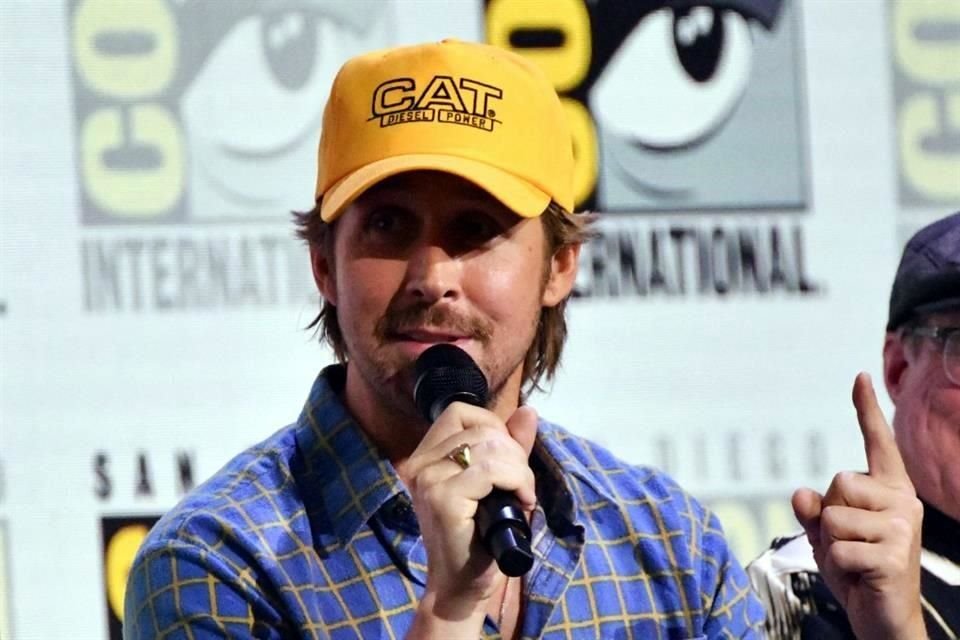 La cinta ocurre en una mayor parte dentro de una nave espacial.