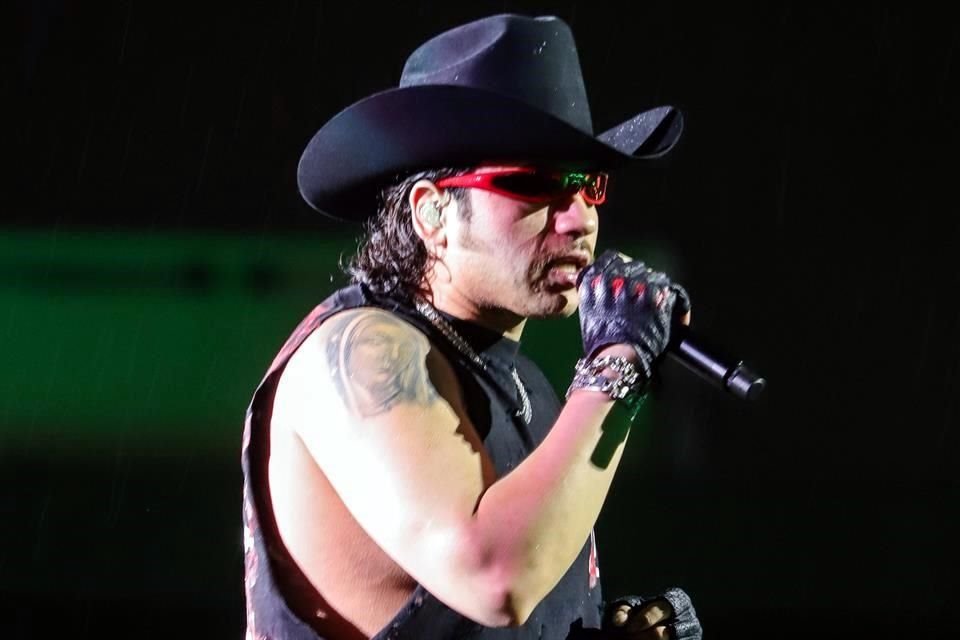 Presenta Fuerza Regida primer concierto en el Estadio GNP, donde reunieron a 65 mil seguidores.